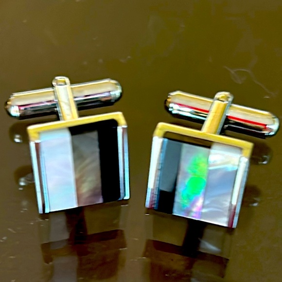 VINTAGE CUFF LINKS! Gorgeous-unbranded-pristine condition-silver tone - Picture 3 of 5